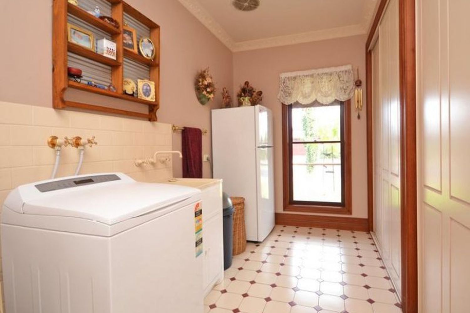 135 Barnes Boulevard, Horsham