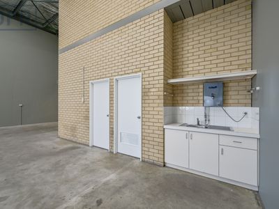 1 / 34 Barberry Way, Bibra Lake