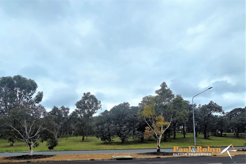 32 / 29 State Circle, Deakin