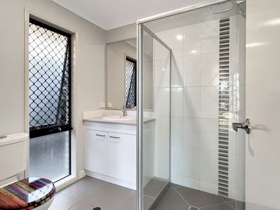 16 Tarrina Crescent, Pacific Pines