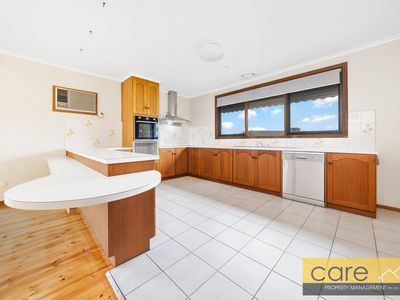 33 Monkhouse Drive, Endeavour Hills