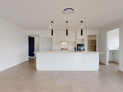 64 Champagne Drive, Dubbo