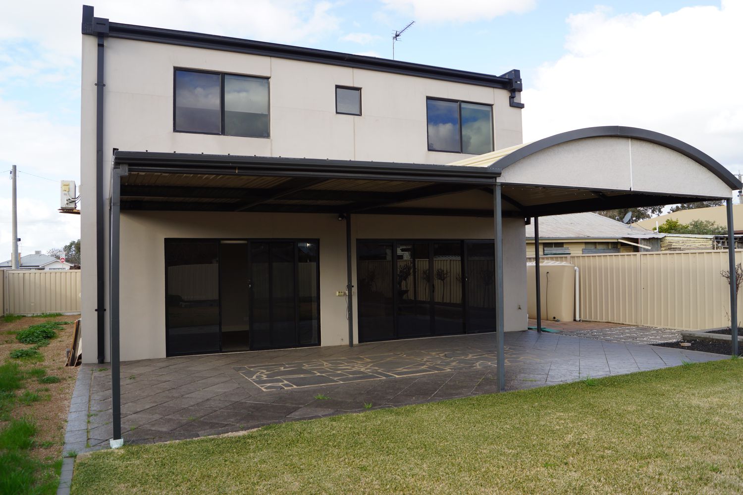 16 Stawell Road, Horsham