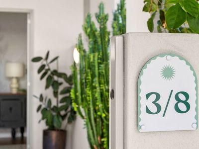 3 / 8 Leo Crescent, Alexandra Headland