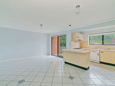 4 / 4 Amie Court, Springwood