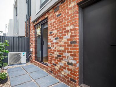 5 / 14 Irvine Crescent, Brunswick West