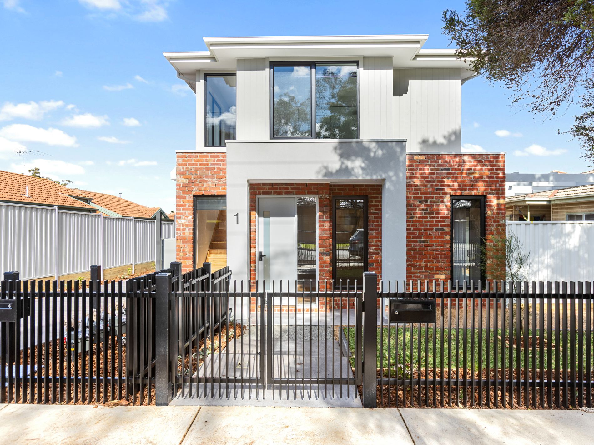 1 / 29 Hampton Parade, West Footscray