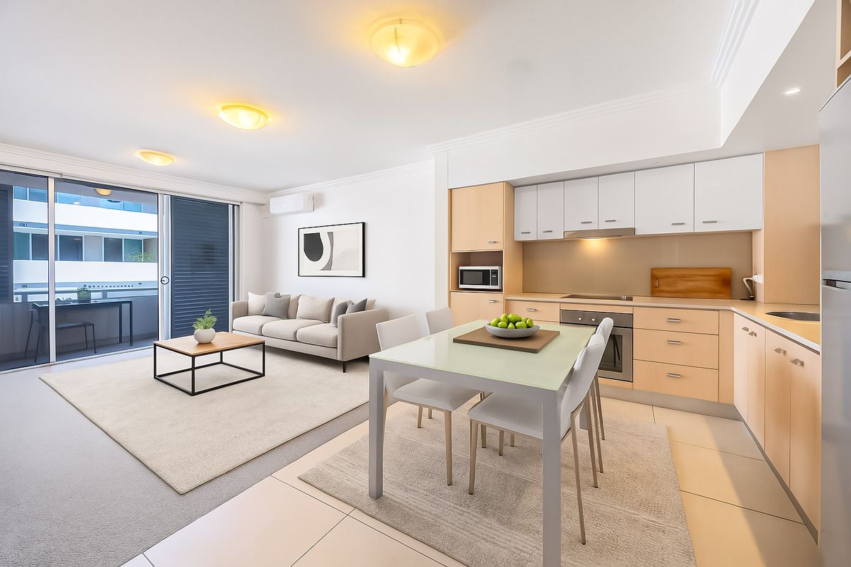 Stylish, Fully Furnished Apartment in Prime Varsity Lakes Location