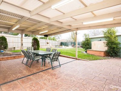 8 Rohan Court, Hampton Park