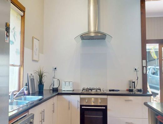 Charming little gem  *** Unfurnished *** image 6