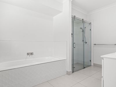 4  Horseshoe Court, Clifton Beach