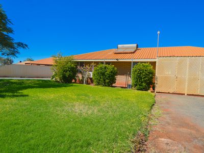 4 Yanderra Crescent, South Hedland