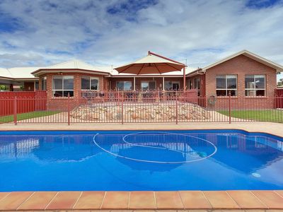 12 Willow Way, Table Top
