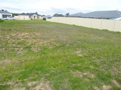 7 Dunstan Close, Forbes
