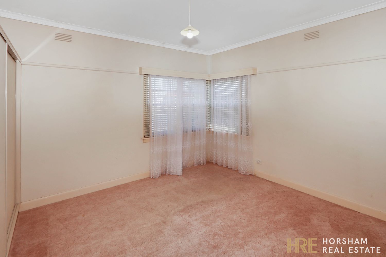8 Federation Avenue, Horsham