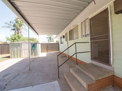 8 Newcombe Court, Dubbo