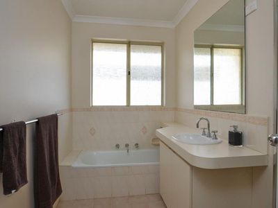 4B Nepean Grove, Hannans