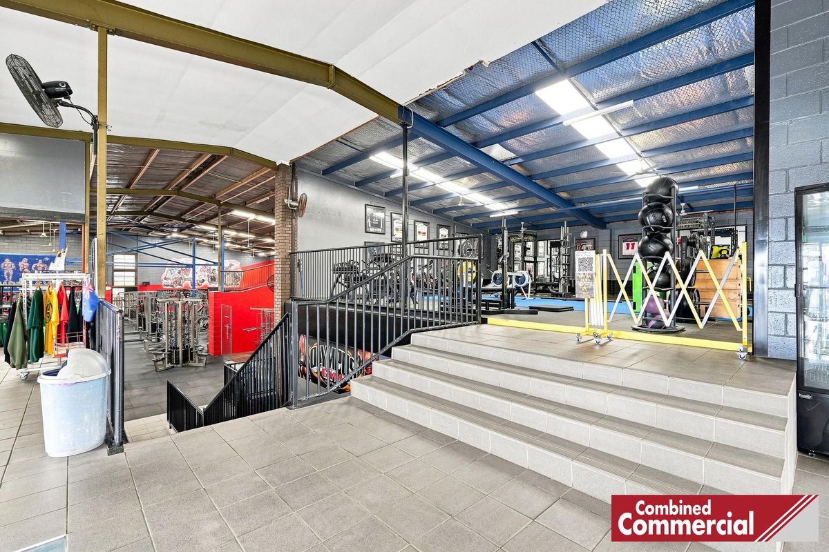 77 Jacaranda Avenue, Bradbury