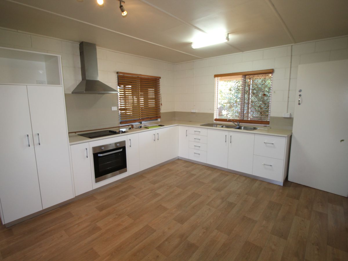 32 Irvine Street, Kairi