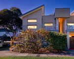 8 Hinterland Close, Lynbrook