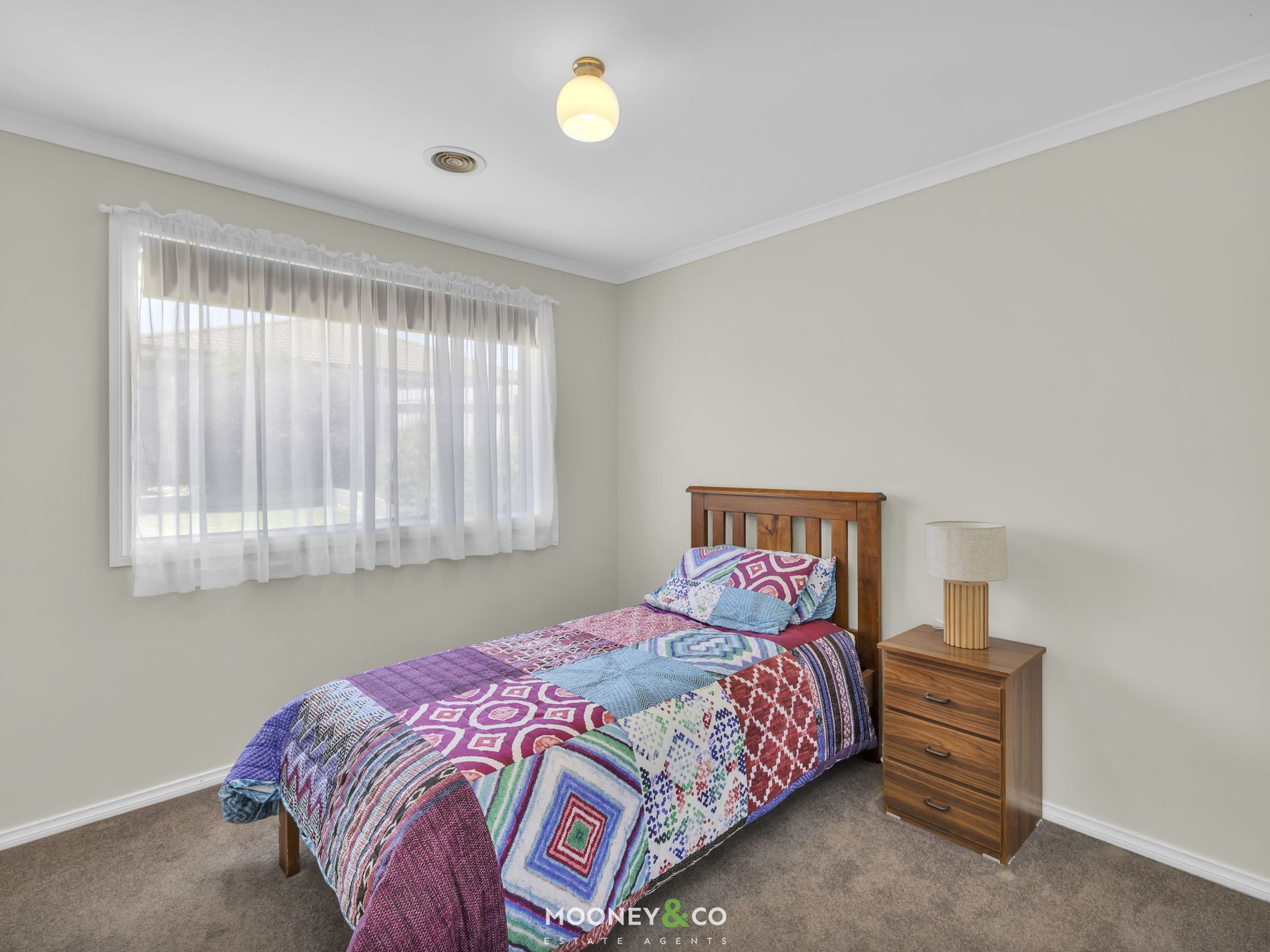 8 Blainroe Crescent, Cranbourne