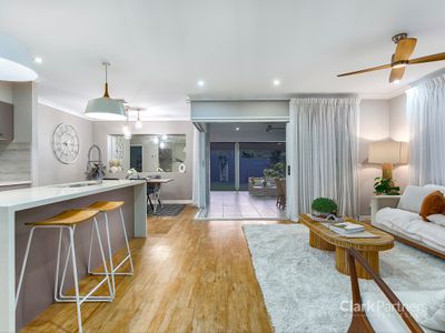 2 Lefroy Court, Warner