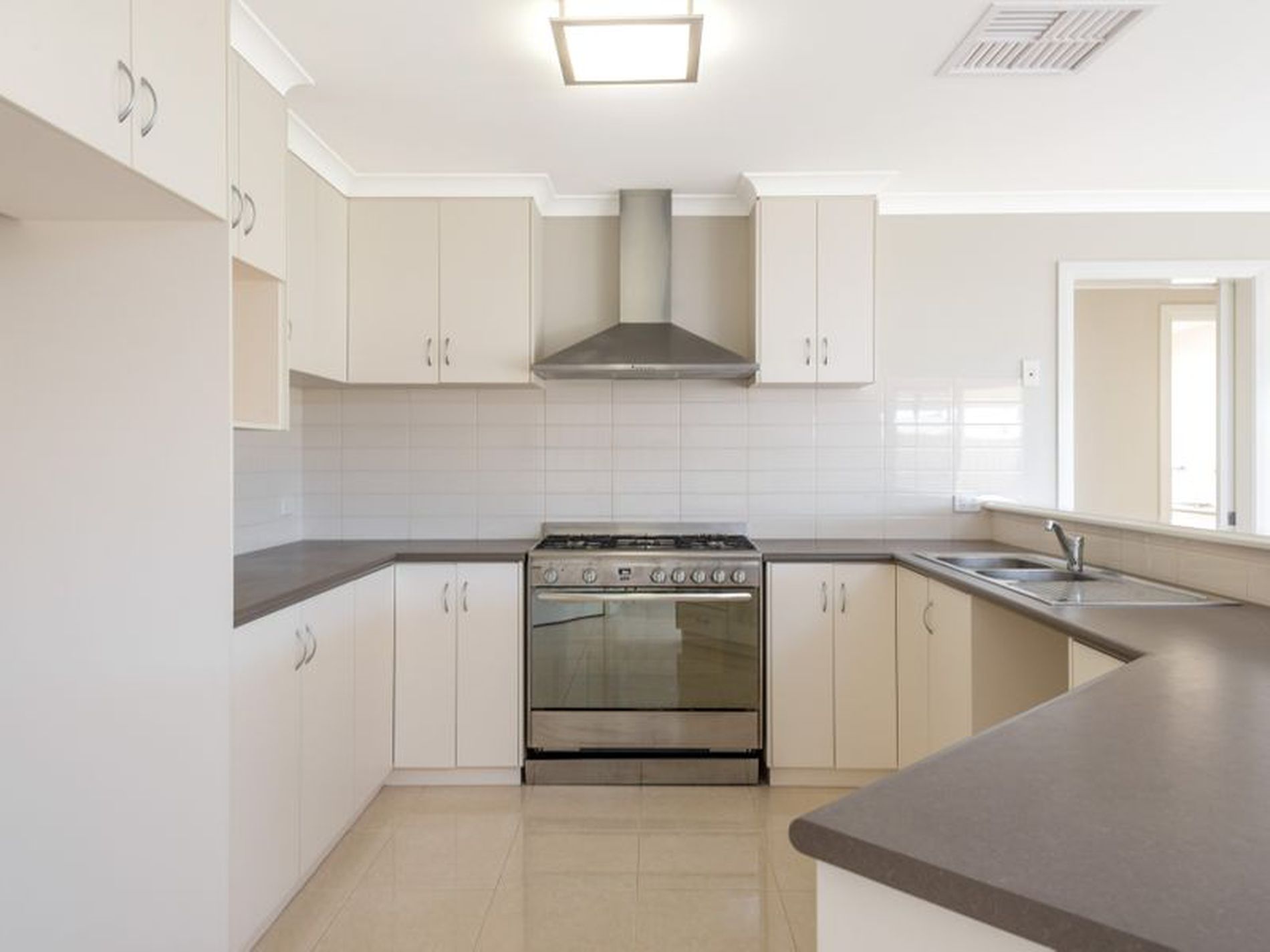 2 Matthews Way, Somerville