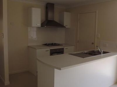 25 Lorikeet Parade, Dakabin