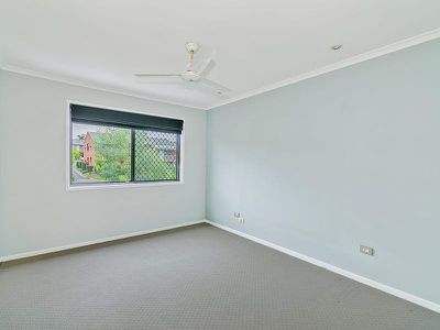 4 / 4 Amie Court, Springwood