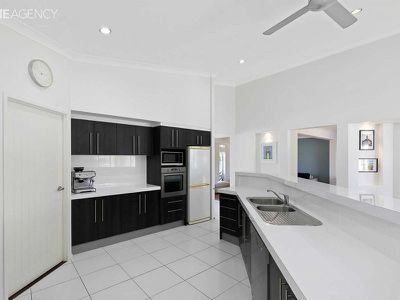 18 Bottlebrush Street, Kawungan