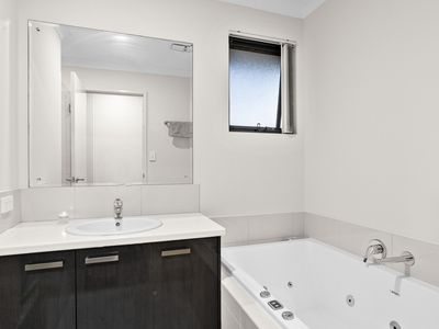 11A Riverton Drive West, Rossmoyne