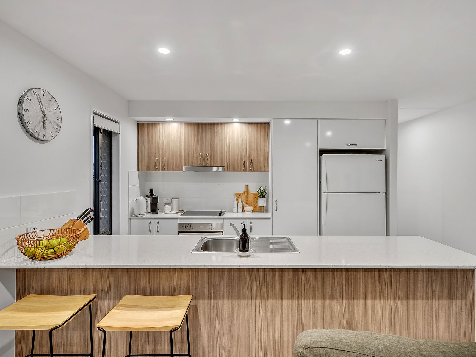 4 + 2 Bed Dual $1,046 m High Rental