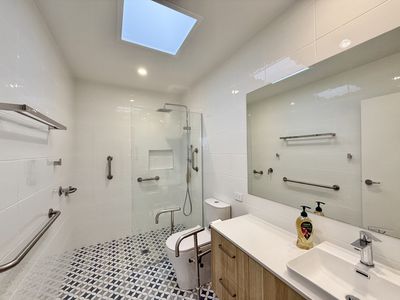 98 / 5 Serenity Drive, Eli Waters