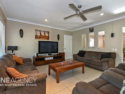 12 Vantage Close, Belmont