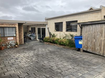 284 Latrobe Terrace, Newtown