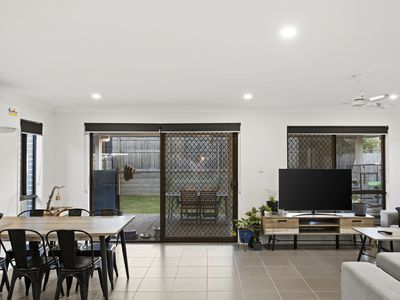 8 CULLIGAN WAY, Flagstone