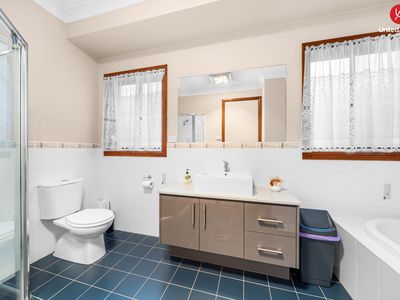 15 William Buckley Drive, Carnes Hill