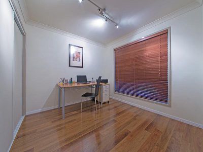 16 Holland Cres, Wynnum West