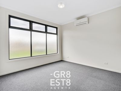 2 / 18 Bayview Rd, Officer