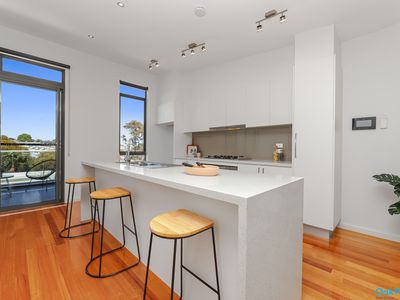 2 / 18 Austin Cres, Pascoe Vale