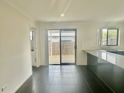 2 / 300 Redbank Plains Road, Bellbird Park