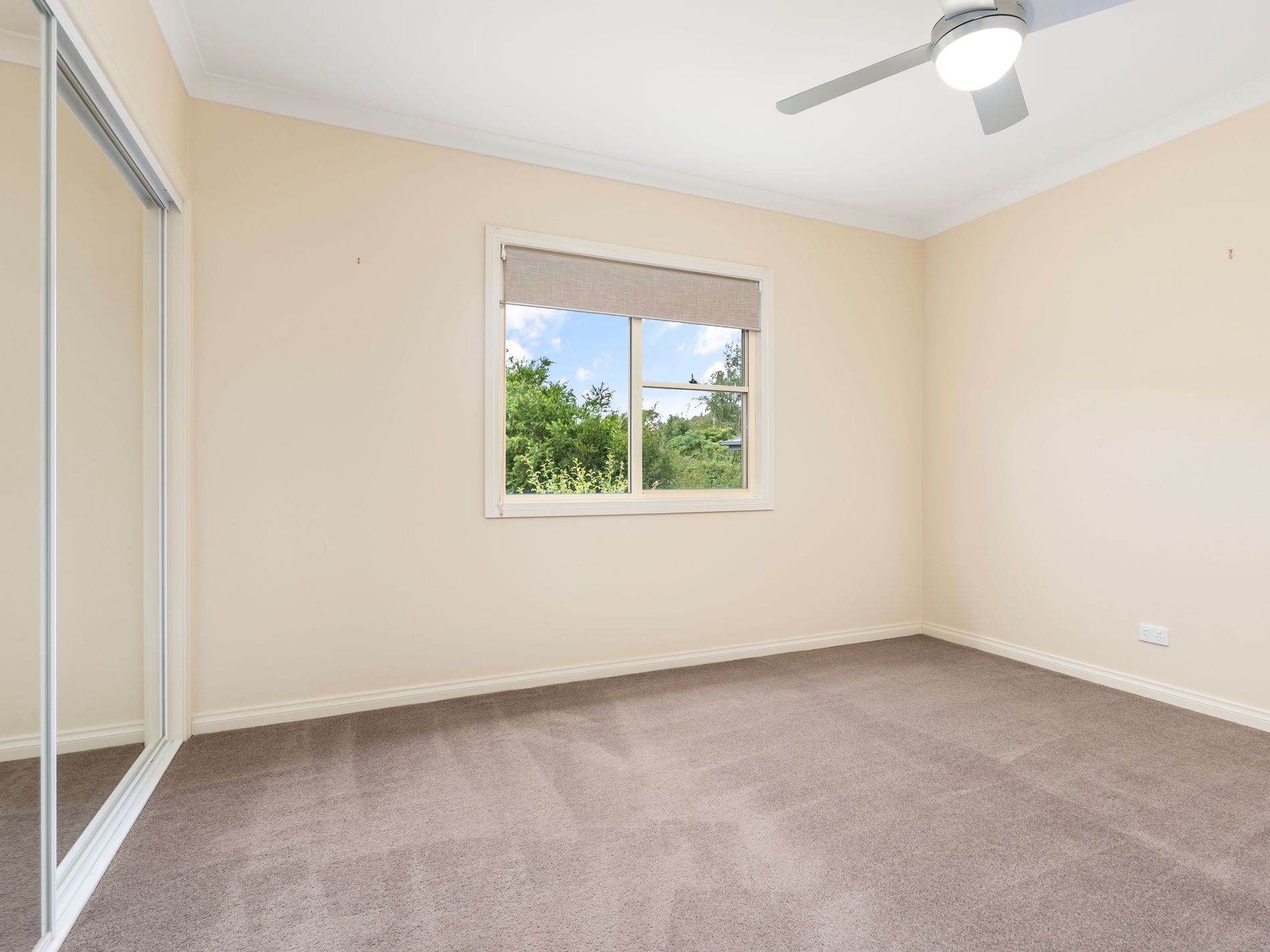 12 MCEVOY LANE, Yackandandah