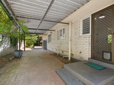 27 Willowmead Way, Kelmscott