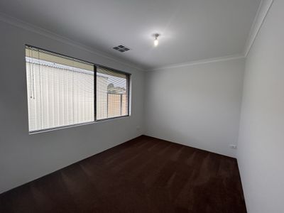 30 Harden Park Trail, Carramar