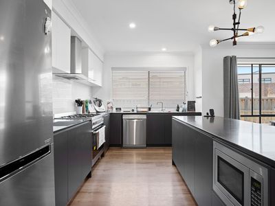 3 Razorbill Terrace, Werribee