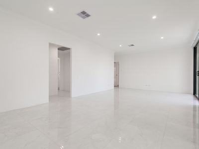 16 Ashville Grange, Henley Brook