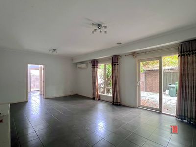 2 / 8 Faye Street, Reservoir