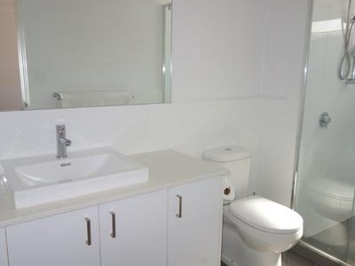 1/3 Leeder Street, Glendalough