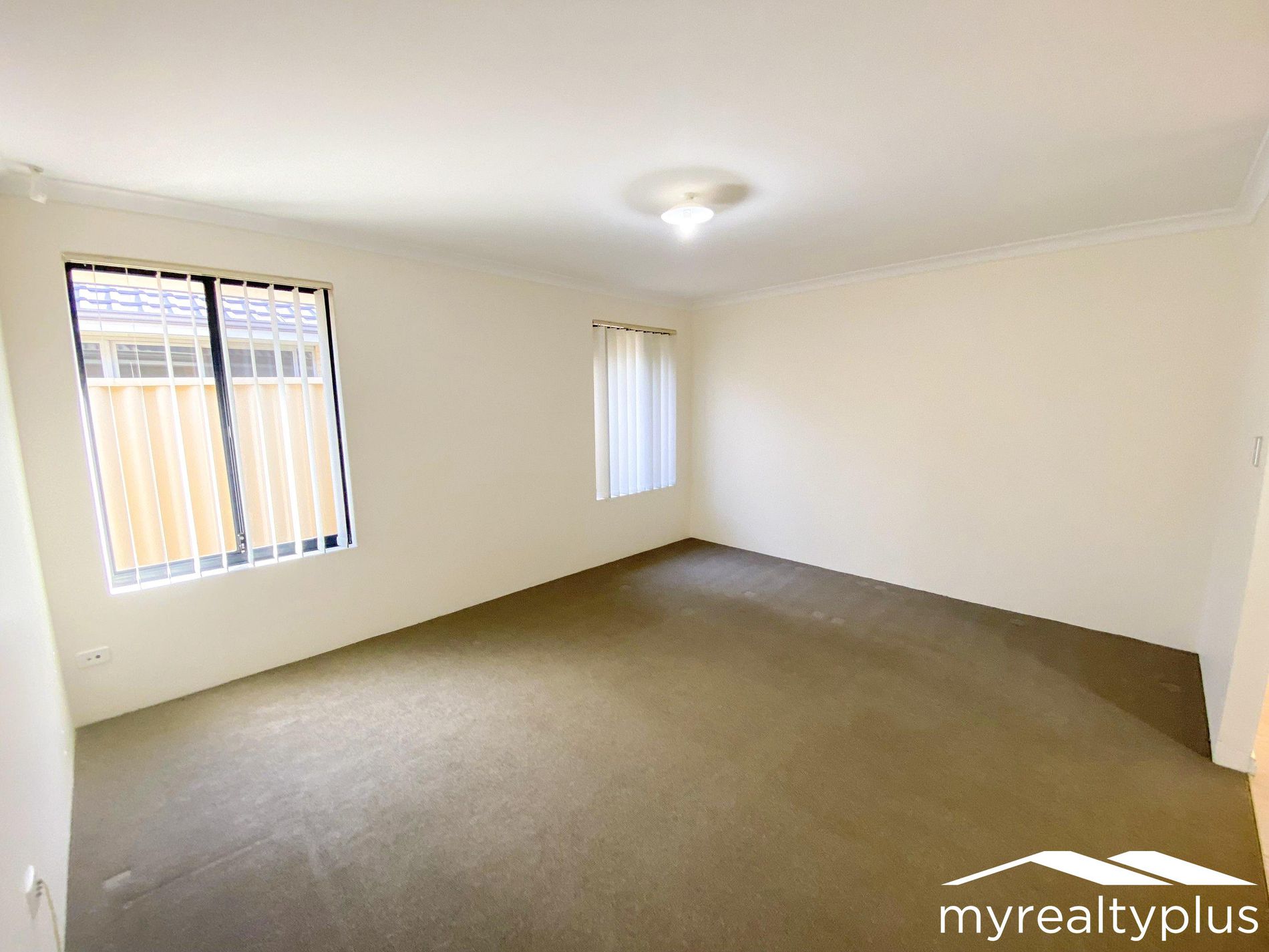 39 Hinchinbrook Avenue, Ridgewood