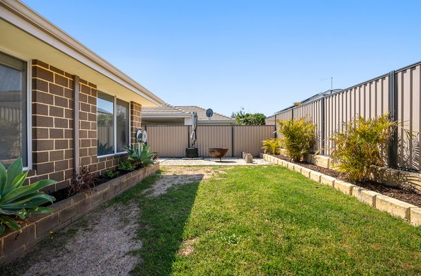 19 Calamocha Way, Piara Waters